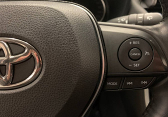 Подержанный автомобиль Toyota RAV4 2020 года (19 фото)