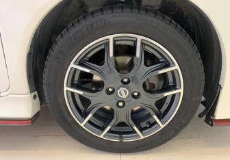 Подержанный автомобиль Nissan Note 2015 года (15 фото)