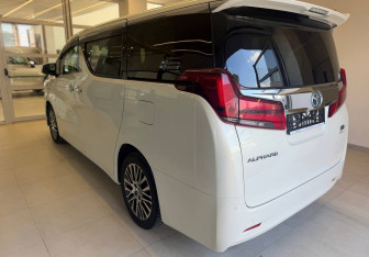 Подержанный автомобиль Toyota Alphard 2018 года (6 фото)