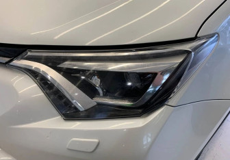 Подержанный автомобиль Toyota RAV4 2018 года (14 фото)