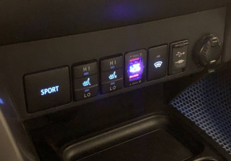 Подержанный автомобиль Toyota RAV4 2018 года (19 фото)