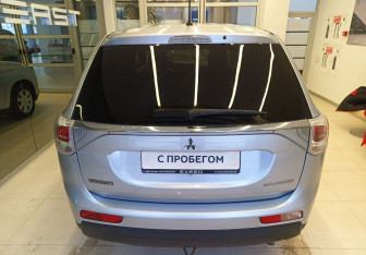 Подержанный автомобиль Mitsubishi Outlander 2013 года (5 фото)