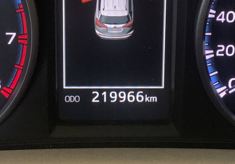 Подержанный автомобиль Toyota RAV4 2016 года (10 фото)