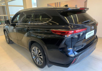 Подержанный автомобиль Toyota Highlander 2021 года (6 фото)