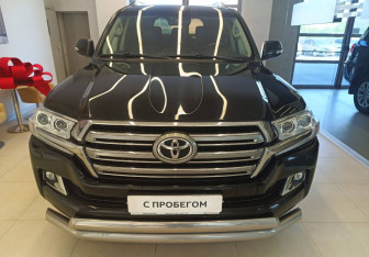 Подержанный автомобиль Toyota Land Cruiser Suv 2015 года (2 фото)