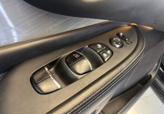 Подержанный автомобиль Nissan Murano Suv 2017 года (17 фото)