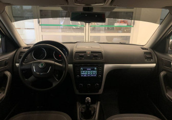 Подержанный автомобиль Skoda Yeti 2010 года (12 фото)