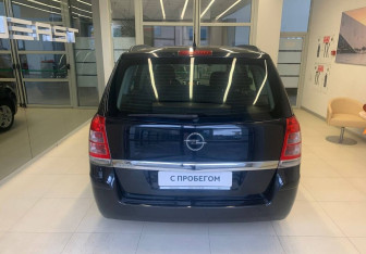 Подержанный автомобиль Opel Zafira Compactvan 2012 года (5 фото)