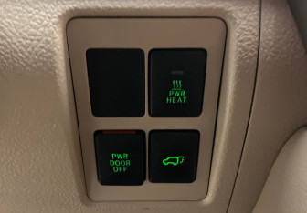 Подержанный автомобиль Toyota Land Cruiser Suv 2013 года (21 фото)