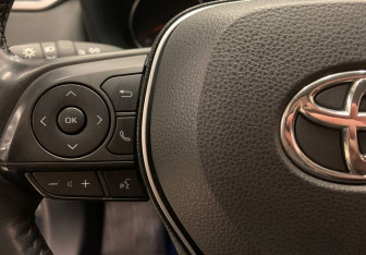 Подержанный автомобиль Toyota RAV4 2020 года (18 фото)