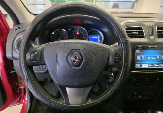 Подержанный автомобиль Renault Sandero 2014 года (14 фото)