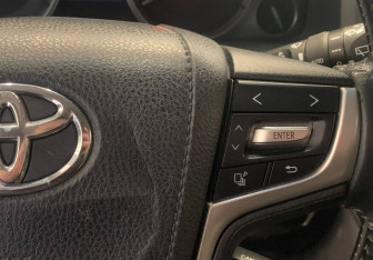 Подержанный автомобиль Toyota Land Cruiser Suv 2015 года (18 фото)