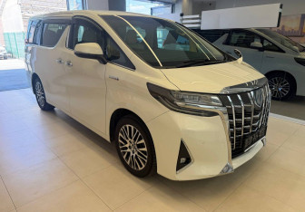 Подержанный автомобиль Toyota Alphard 2018 года (3 фото)