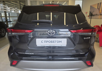 Подержанный автомобиль Toyota Highlander 2023 года (5 фото)