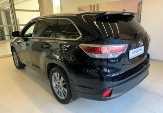 Подержанный автомобиль Toyota Highlander 2014 года (6 фото)