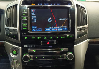 Подержанный автомобиль Toyota Land Cruiser Suv 2012 года (12 фото)