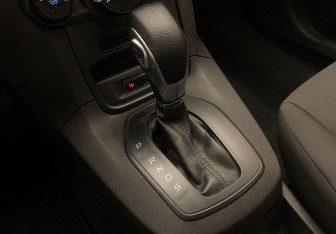 Подержанный автомобиль Ford Fiesta Sedan 2016 года (18 фото)