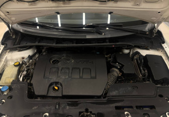 Подержанный автомобиль Toyota Corolla Sedan 2010 года (7 фото)