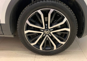 Подержанный автомобиль Volkswagen T-Roc 2020 года (16 фото)