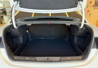 Подержанный автомобиль Citroen C4 Sedan 2014 года (8 фото)