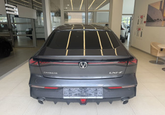 Подержанный автомобиль Changan UNI-V 2023 года (5 фото)