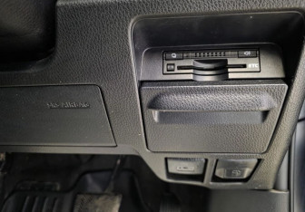 Подержанный автомобиль Toyota Voxy Minivan 2015 года (23 фото)