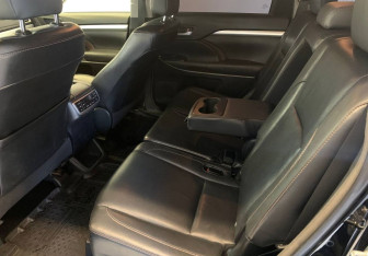 Подержанный автомобиль Toyota Highlander 2014 года (10 фото)