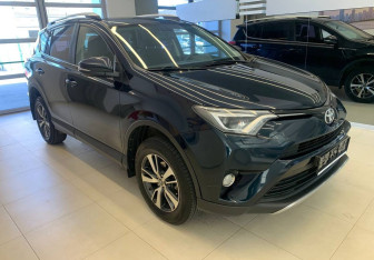 Подержанный автомобиль Toyota RAV4 2019 года (3 фото)
