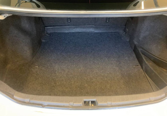 Подержанный автомобиль Toyota Corolla Sedan 2013 года (8 фото)