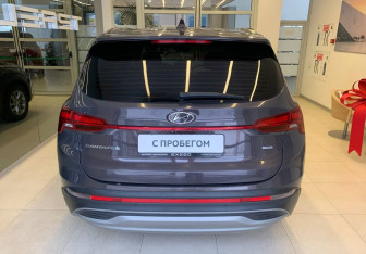 Подержанный автомобиль Hyundai Santa Fe 2021 года (5 фото)