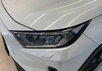 Подержанный автомобиль Toyota RAV4 2020 года (14 фото)