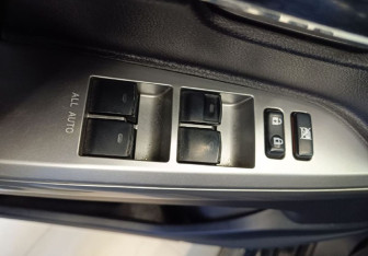 Подержанный автомобиль Toyota Land Cruiser Suv 2012 года (17 фото)