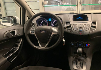 Подержанный автомобиль Ford Fiesta Sedan 2016 года (9 фото)
