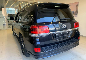 Подержанный автомобиль Toyota Land Cruiser Suv 2020 года (6 фото)
