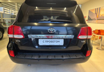 Подержанный автомобиль Toyota Land Cruiser Suv 2007 года (5 фото)