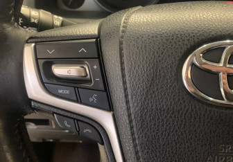 Подержанный автомобиль Toyota Land Cruiser Suv 2015 года (17 фото)