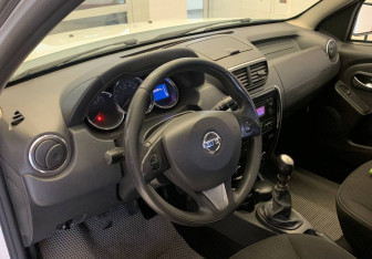 Подержанный автомобиль Nissan Terrano 2017 года (12 фото)