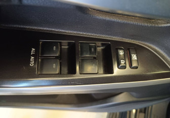 Подержанный автомобиль Toyota Land Cruiser Suv 2015 года (24 фото)