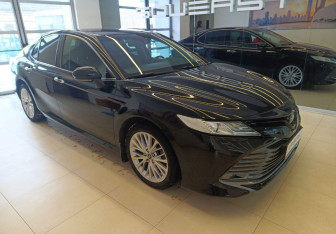 Подержанный автомобиль Toyota Camry Sedan 2019 года (3 фото)