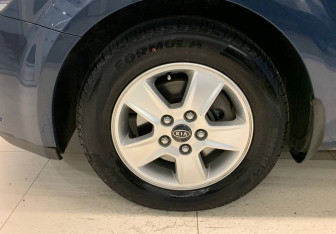 Подержанный автомобиль Kia Ceed Wagon 2011 года (15 фото)