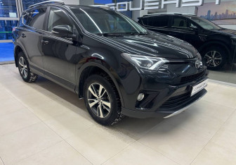 Подержанный автомобиль Toyota RAV4 2018 года (3 фото)