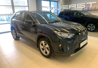 Подержанный автомобиль Toyota RAV4 2019 года (3 фото)