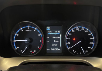 Подержанный автомобиль Toyota RAV4 2015 года (11 фото)