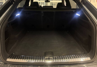 Подержанный автомобиль Audi Q8 2019 года (8 фото)