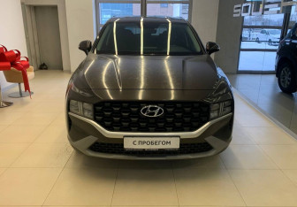 Подержанный автомобиль Hyundai Santa Fe 2021 года (2 фото)