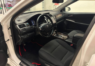 Подержанный автомобиль Toyota Camry Sedan 2017 года (14 фото)