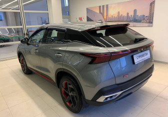 Подержанный автомобиль Omoda C5 2023 года (6 фото)