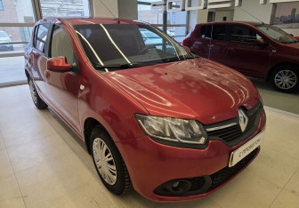 Подержанный автомобиль Renault Sandero 2014 года (3 фото)