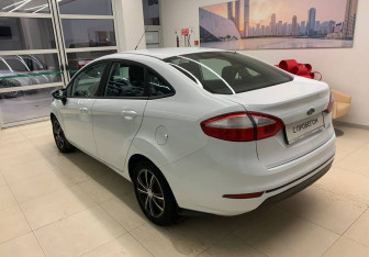 Подержанный автомобиль Ford Fiesta Sedan 2016 года (6 фото)