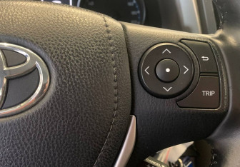 Подержанный автомобиль Toyota RAV4 2016 года (17 фото)